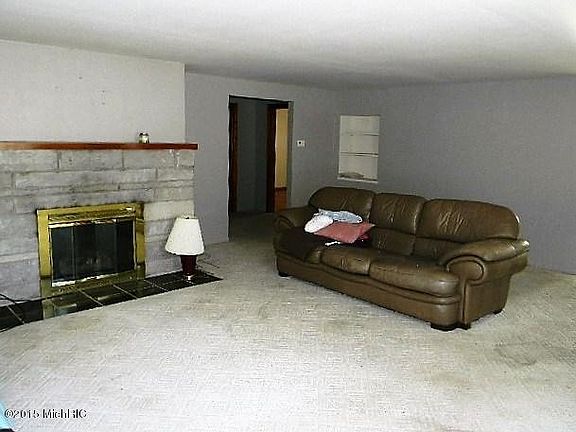 5th image of 2684 N Lakeshore Dr