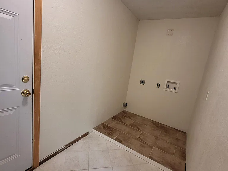 2620 N Brenda Ave — Photo 6