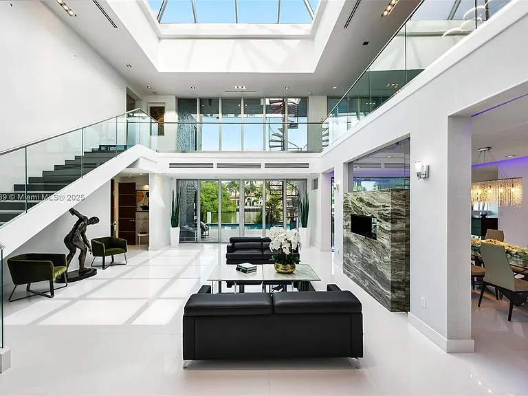 300 Royal Plaza Dr — Photo 11