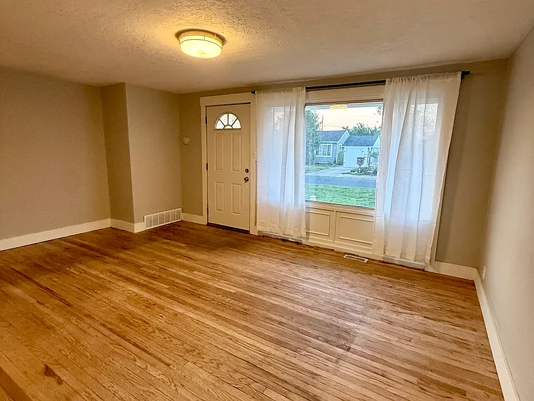 19 W Valley Dr — Photo 8