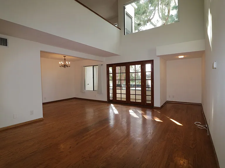 4425 Whitsett Ave #213 — Photo 7