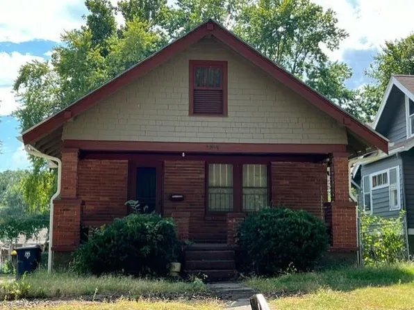 2205 E 70th St, Kansas City, MO 64132