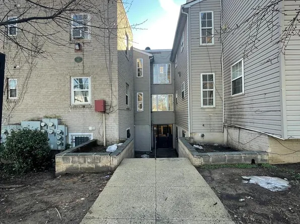 612 Eastern Ave NE #C02, Washington, DC 20019