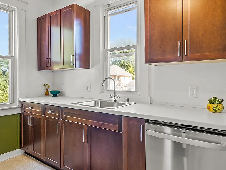 216 E Main St #1/2 — Photo 16