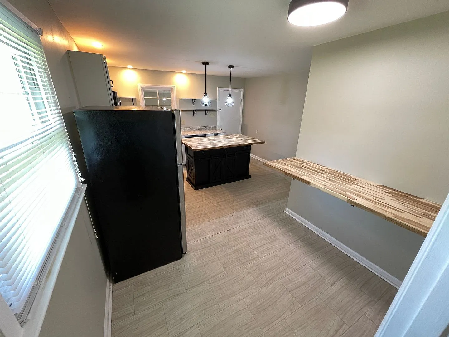 Great Neighborhood Location Home For Rent — Photo 4