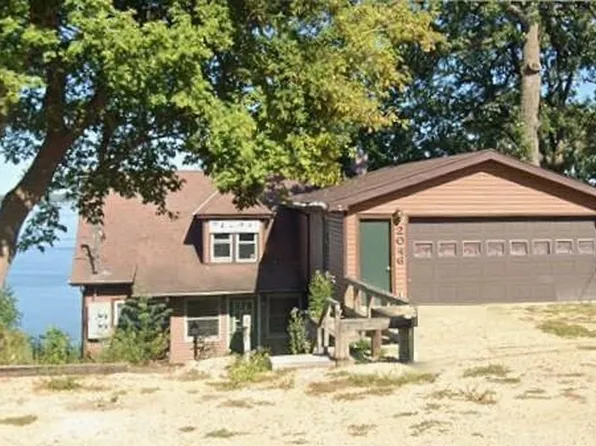 2046 Barber Dr, Stoughton, WI 53589