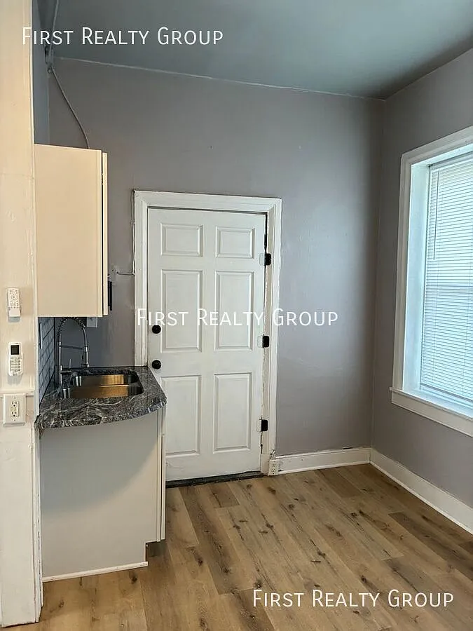 Fully Renovated Studio Apartment for Rent, Move in Ready! — Photo 3