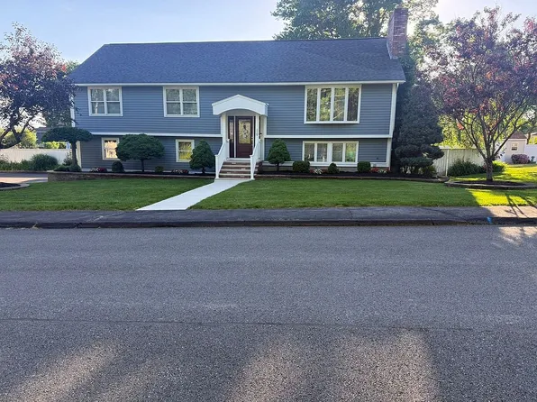 10 Dean St, Hudson, MA 01749