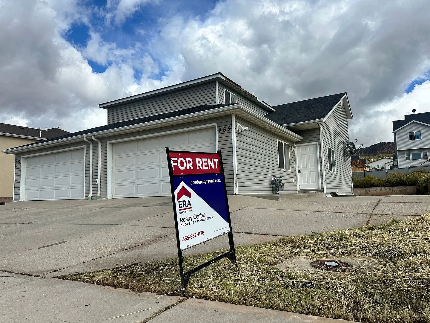 Move-in Discount!! 7 bedroom, 3 bathroom twin home — Photo 1