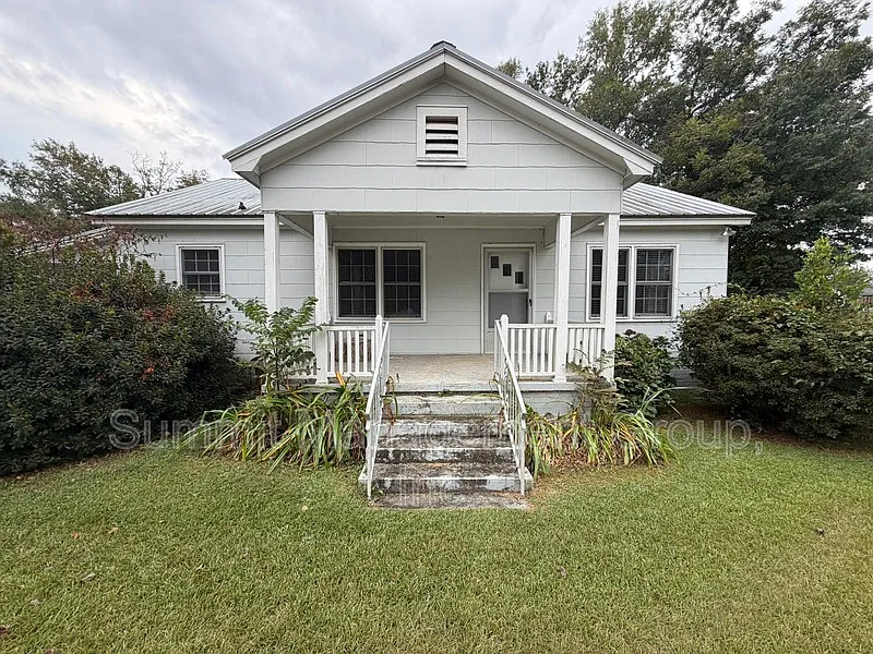 2 bed, 1.0 bath, $1,500 — Photo 2