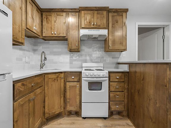 2nd image of 216 S Devine St APT 4