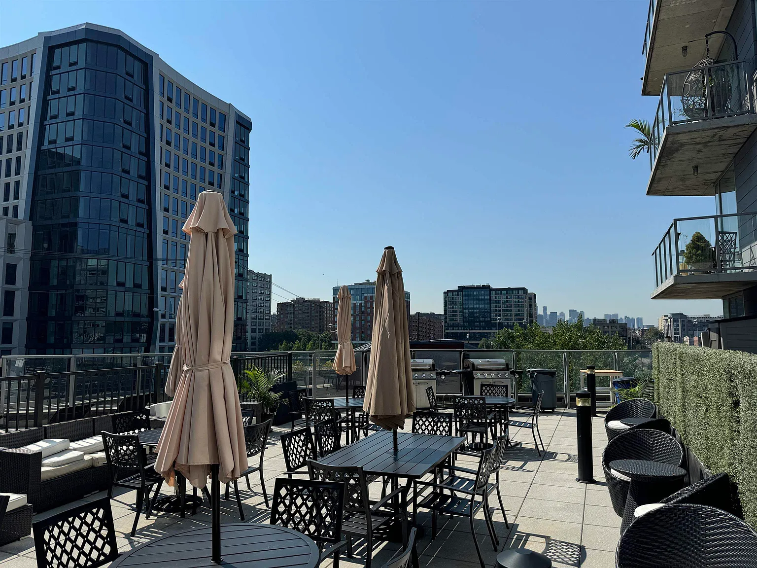 2 bed, 1100 sqft, $4,100 — Photo 4