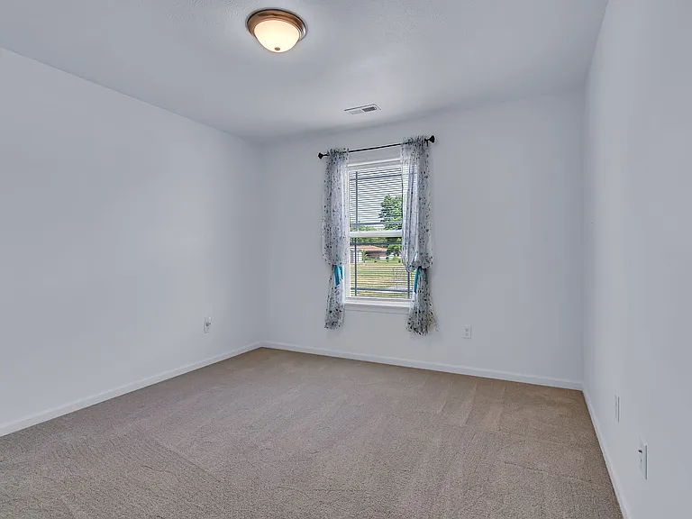 170 Travis St — Photo 25