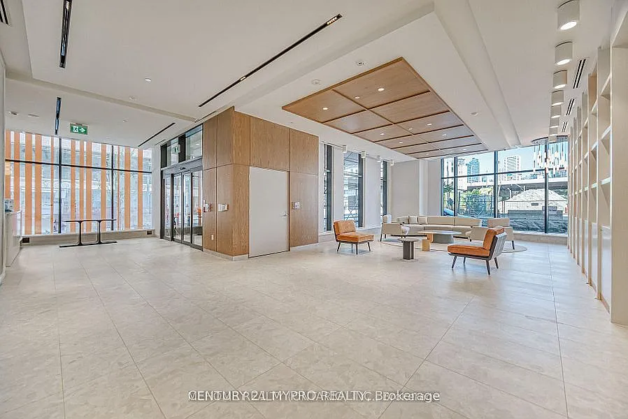 15 Richardson (Empire Quay House Condos) — Photo 3
