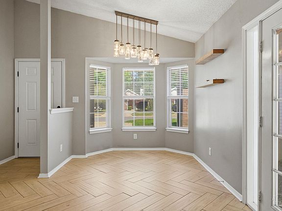 3rd image of 8129 Treetop Ln