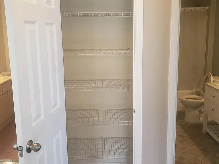 102 Middlebury Dr — Photo 14