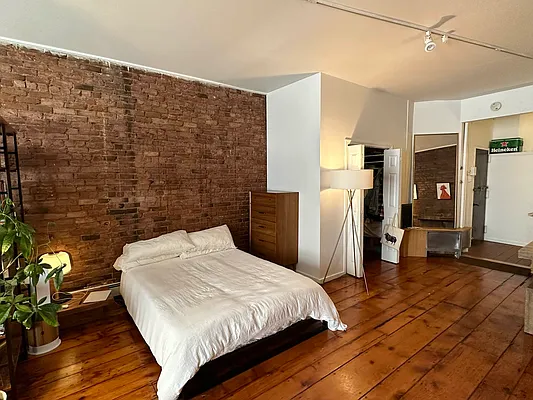 Rented by Eric Goodman Realty Corp | media 9