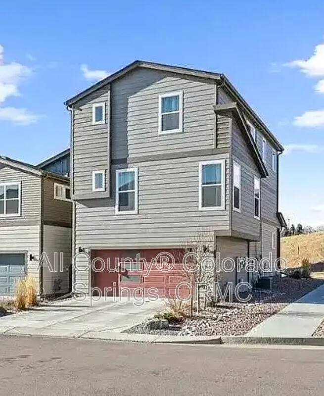 3 bed, 3.5 bath, 2148 sqft, $2,595 — Photo 2
