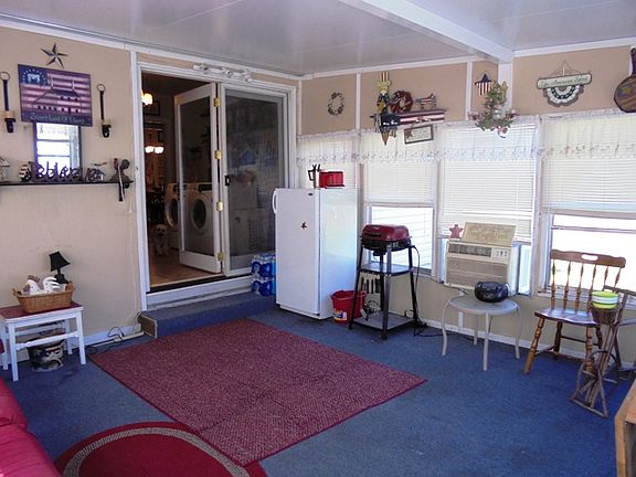 5th image of 1215 Jackson St