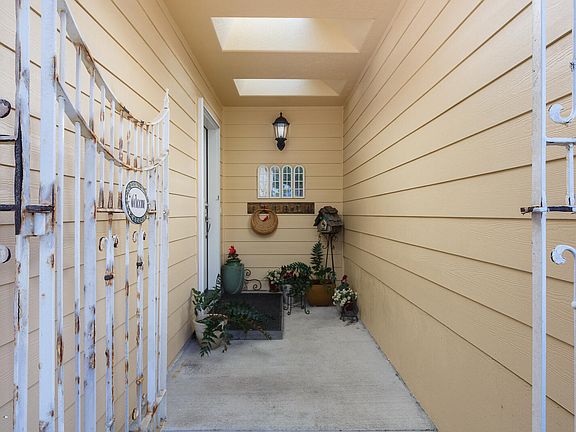2nd image of 5019 NE Voyage Ave
