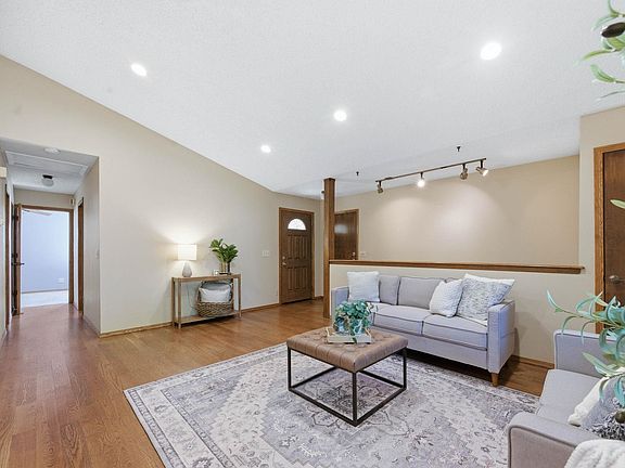 5th image of 963 S Breckenridge Ct
