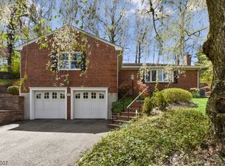 19 Brantwood Dr, Summit, NJ 07901