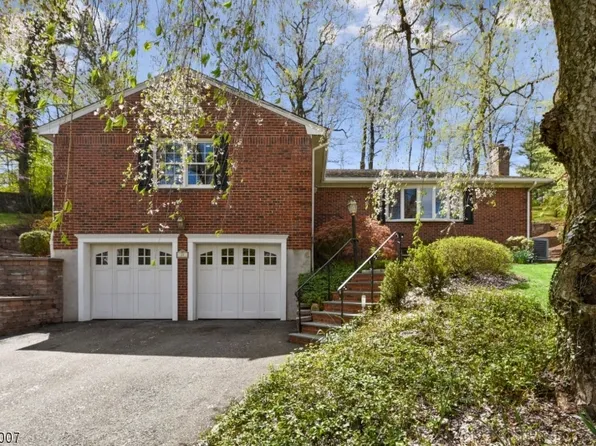 19 Brantwood Dr, Summit City, NJ 07901