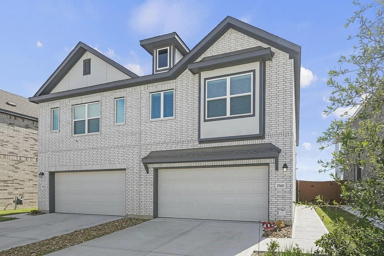 3 bed, 2.5 bath, $2,295 — Photo 2