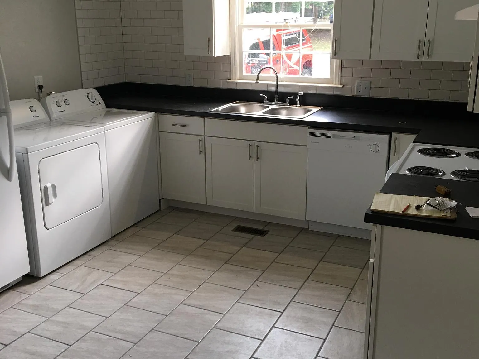 3 bed, 1200 sqft, $3,800 — Photo 3