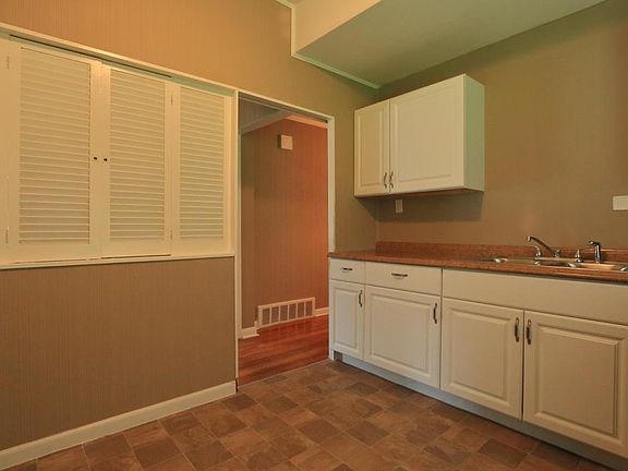 5th image of 9808 Cambria Dr