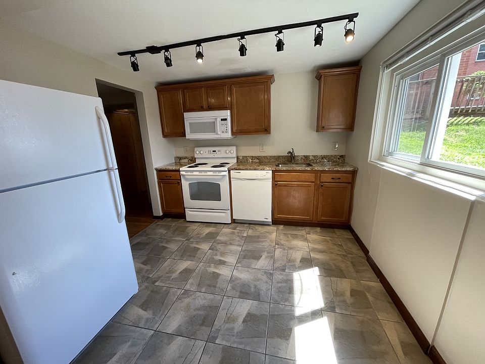 1st image of 128 Lacrosse St #D5