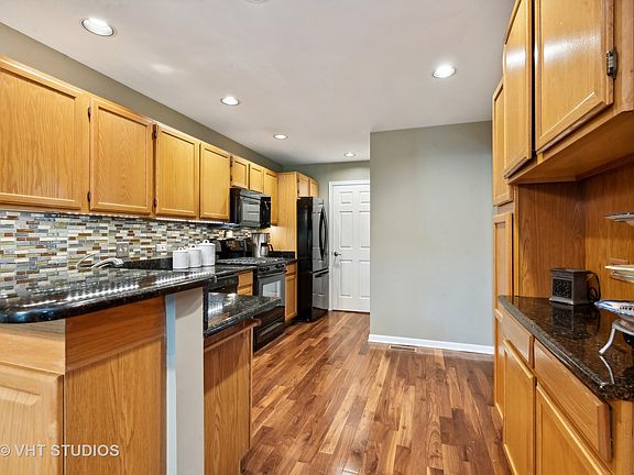 4th image of 749 N Walden Dr