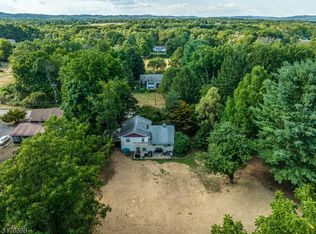 57 Valley Rd, Hampton, NJ 08827