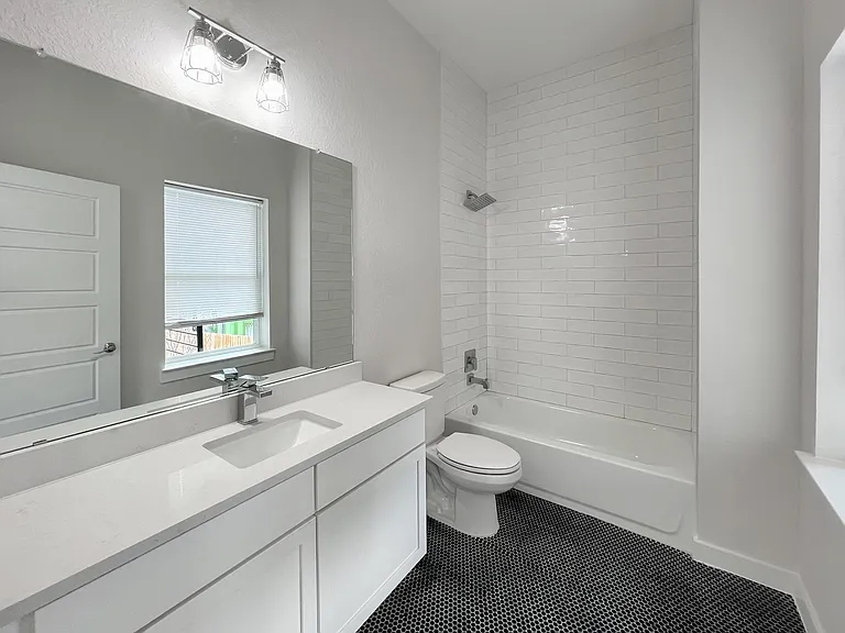 100 Lewis St — Photo 15