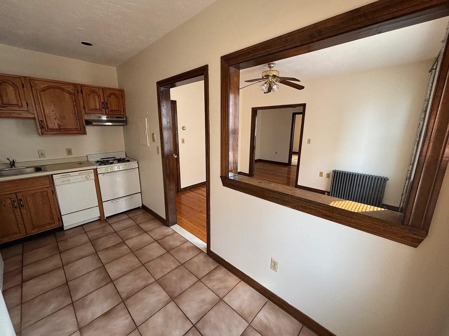 2 bed, 9999 sqft, $2,595 — Photo 1