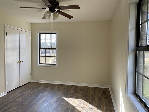4th image of 320 Cedar Cove Ln