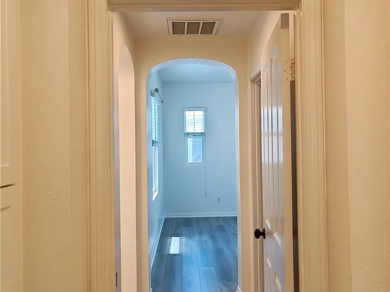15765 Lindbergh Ave — Photo 11