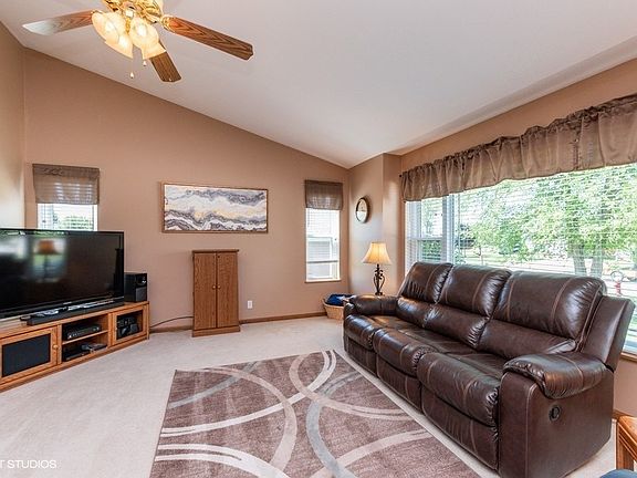 4th image of 113 N Birch Cir