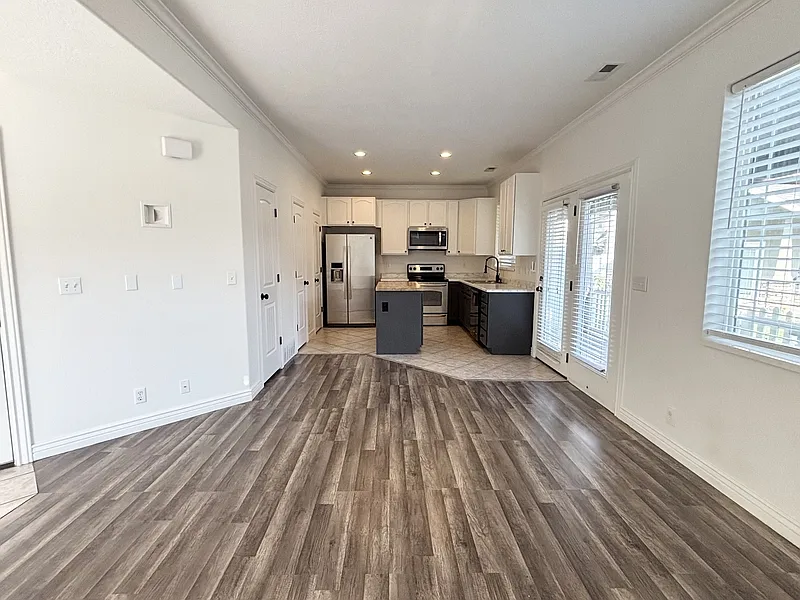 3 bed, 2.5 bath, 1321 sqft, $2,350 — Photo 2