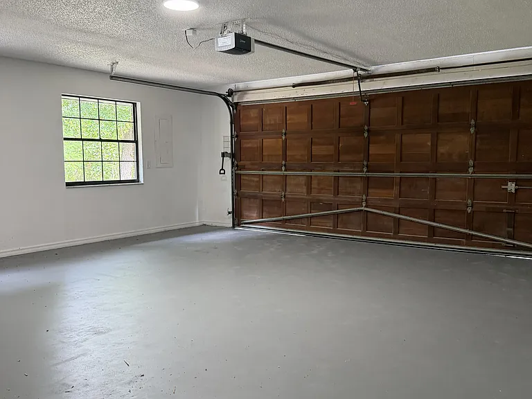 1095 E Graves Ave — Photo 26