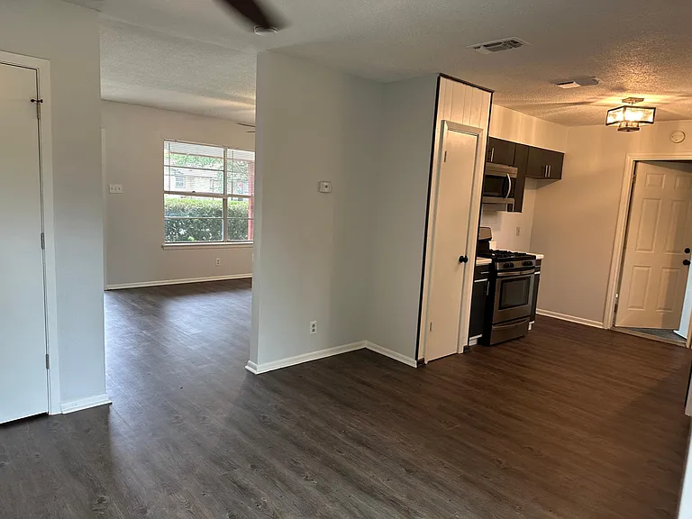 7211 Westglade Dr — Photo 5