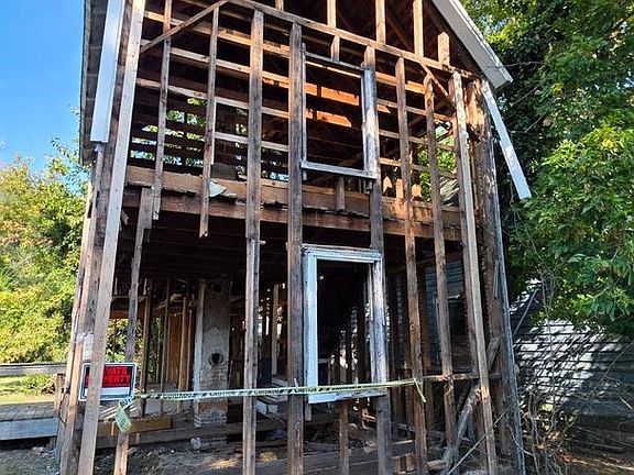 4th image of 509 Laurel St