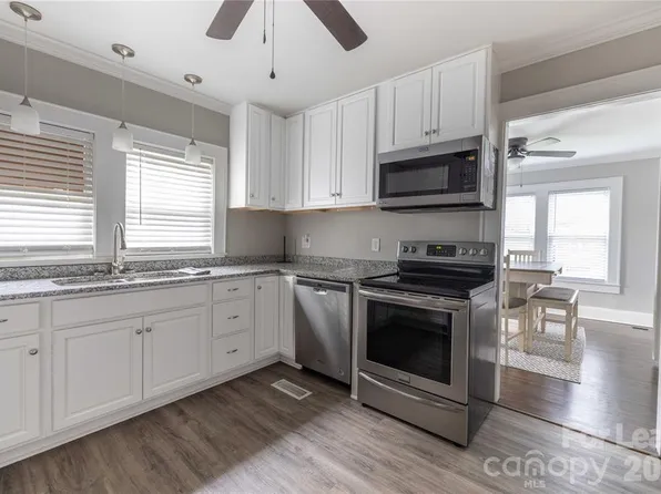 123 E 2nd St, Oakboro, NC 28129