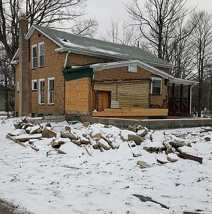 2nd image of 207 N Maple St #45