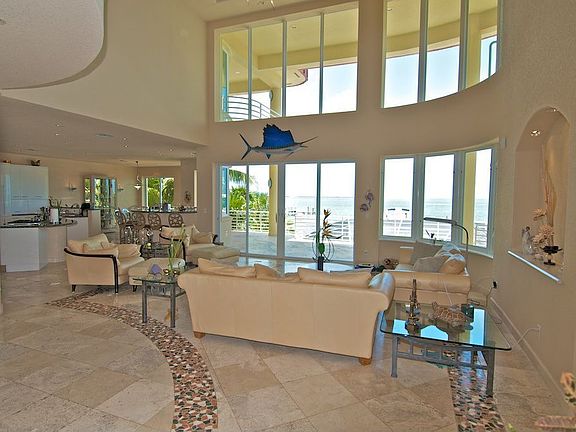 3rd image of 805 E Shore Dr