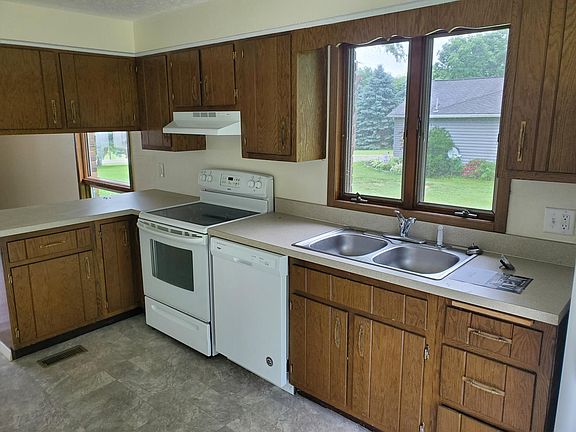 2nd image of 2272 Lakecrest Dr