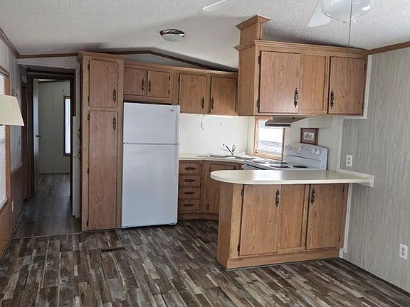 2nd image of 30 Beach Creek Rd