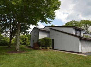 701 Tinkers Ln, Northfield, OH 44067