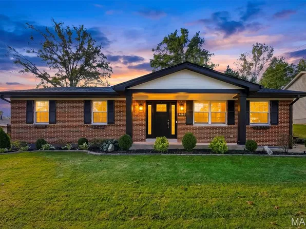 4456 Sunhill Dr, Saint Louis, MO 63128