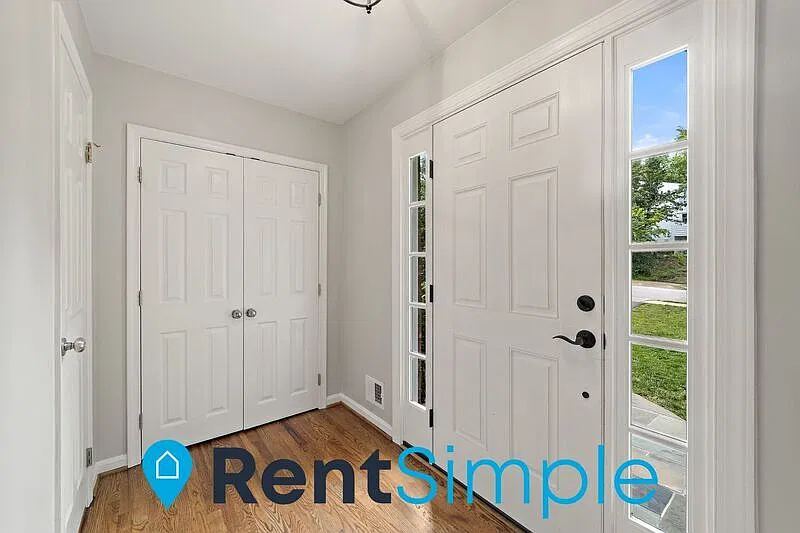 5 bed, 2.5 bath, 1944 sqft, $3,745 — Photo 4